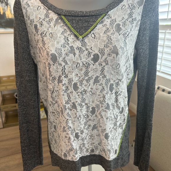 Day Trip long sleeve blouse - Picture 2 of 8